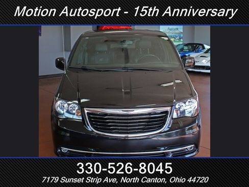 Used 2015 Chrysler Town & Country S w/ Driver Convenience Group FWD image 4