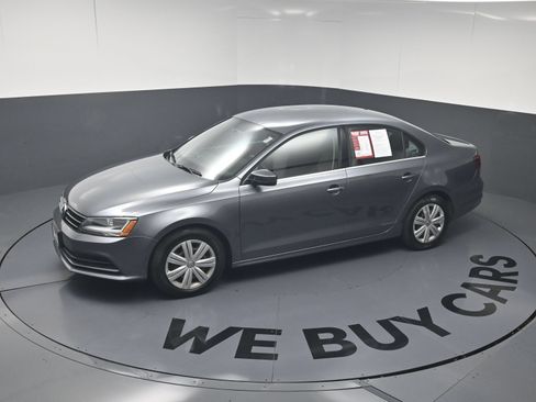 Used 2017 Volkswagen Jetta S w/ Jetta S Cold Weather Package FWD image 29