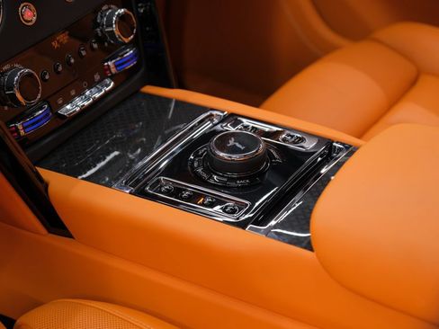 Used 2025 Rolls-Royce Cullinan Black Badge AWD/4WD image 19