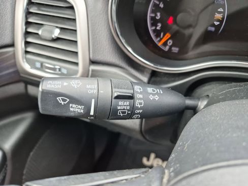 Certified 2019 Jeep Grand Cherokee Altitude AWD/4WD image 28