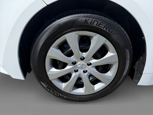 Used 2025 Toyota Corolla LE FWD image 9