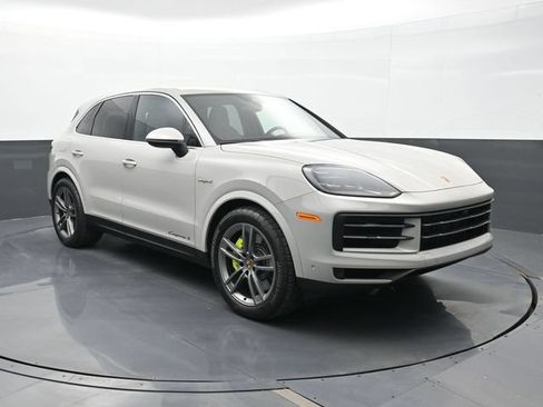 Certified 2025 Porsche Cayenne S AWD/4WD image 25
