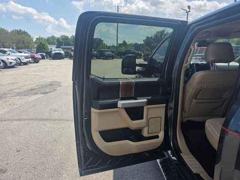 Used 2015 Ford F150 Lariat w/ Equipment Group 502A Luxury AWD/4WD image 8