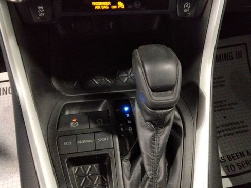 Used 2020 Toyota RAV4 XLE image 19