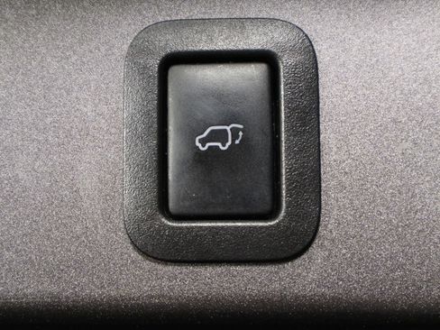 Used 2017 Toyota Highlander XLE w/ Carpet Mat Package AWD/4WD image 18