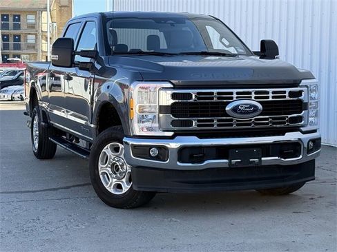 Used 2025 Ford F250 XLT image 2