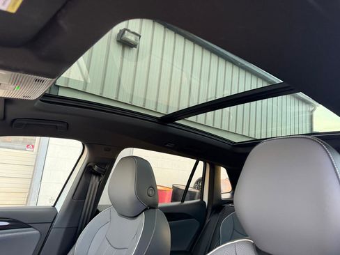 Used 2025 Volkswagen Tiguan SEL R-Line image 17