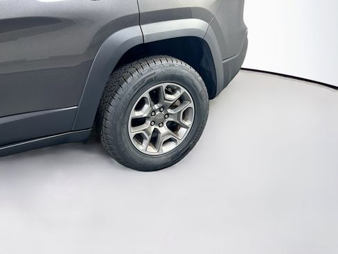 Used 2022 Jeep Cherokee Trailhawk image 29