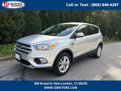 Used 2019 Ford Escape SE image 2