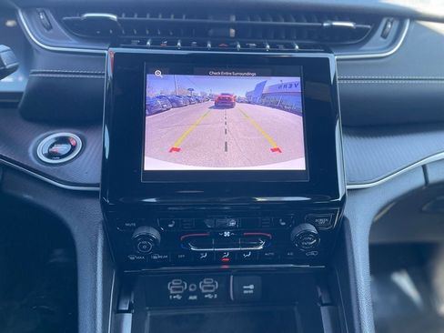 Used 2024 Jeep Grand Cherokee Altitude AWD/4WD image 15