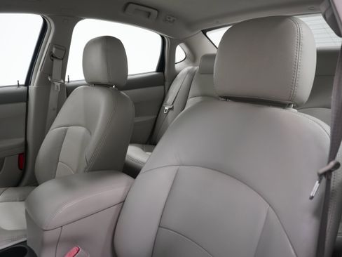 Used 2009 Buick LaCrosse CX FWD image 9