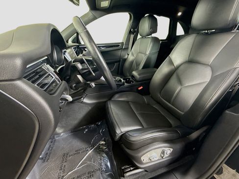 Used 2024 Porsche Macan image 22