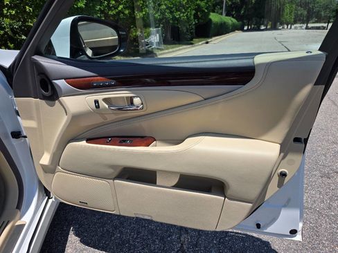 Used 2014 Lexus LS 460 w/ Comfort Package RWD image 37