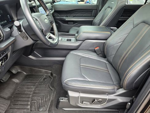 Used 2024 Ford Expedition Platinum RWD image 13