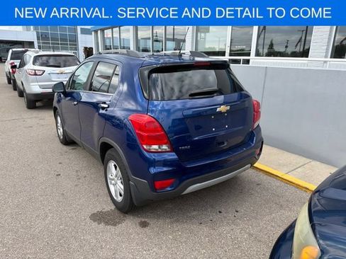 Used 2017 Chevrolet Trax LT w/ Sun & Sound Package FWD image 8