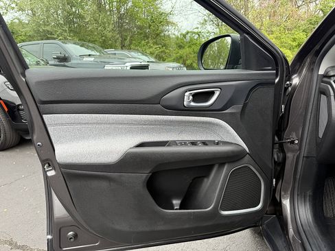 Used 2022 Jeep Compass Latitude AWD/4WD image 9