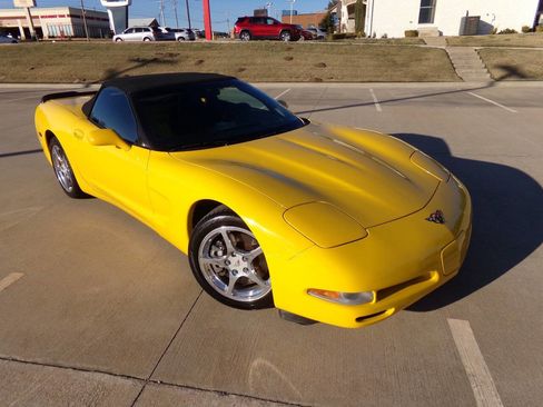 Used 2001 Chevrolet Corvette Convertible w/ Preferred Equipment Group2 image 4