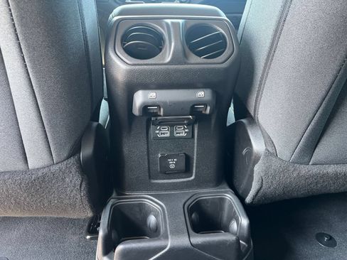 Used 2025 Jeep Wrangler Unlimited Sahara AWD/4WD image 23
