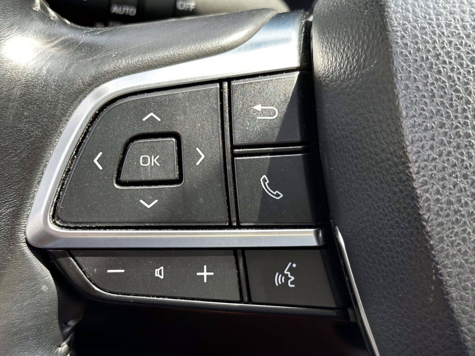 Certified 2021 Toyota Highlander XLE AWD/4WD image 24