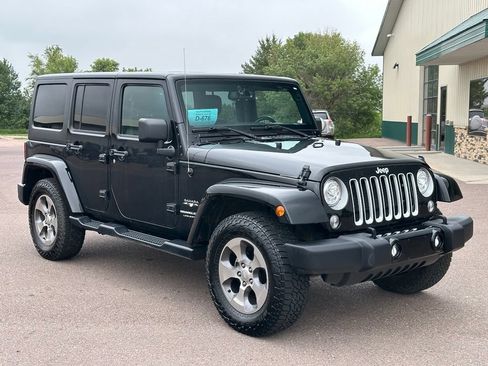 Used 2018 Jeep Wrangler Unlimited Sahara AWD/4WD image 7