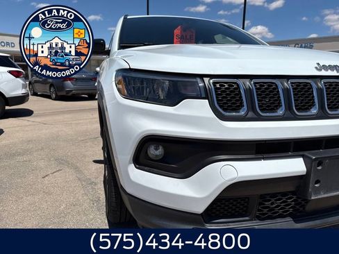 Used 2024 Jeep Compass Latitude image 27