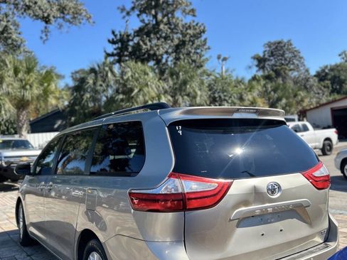 Used 2015 Toyota Sienna image 6