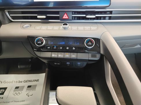 Used 2024 Hyundai Elantra SEL FWD image 22