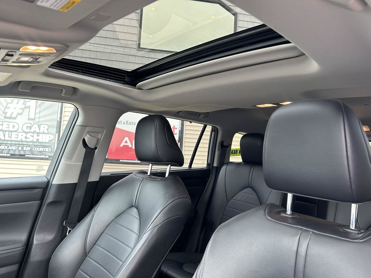 Used 2022 Toyota Highlander XLE AWD/4WD image 19