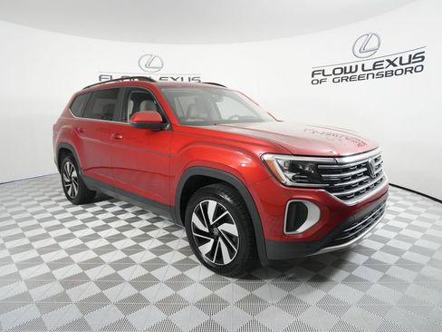 Used 2024 Volkswagen Atlas SE image 2