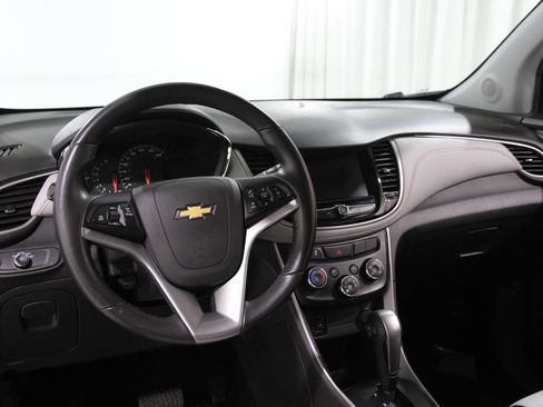 Certified 2022 Chevrolet Trax LT w/ LT Convenience Package image 6