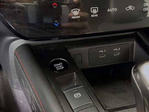 Used 2025 Nissan Kicks SR FWD image 31
