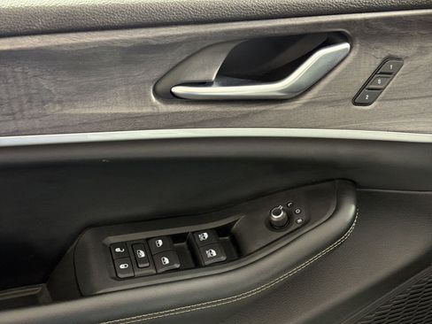 Used 2023 Jeep Grand Cherokee L Limited AWD/4WD image 15