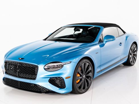 Used 2025 Bentley Continental GTC image 9