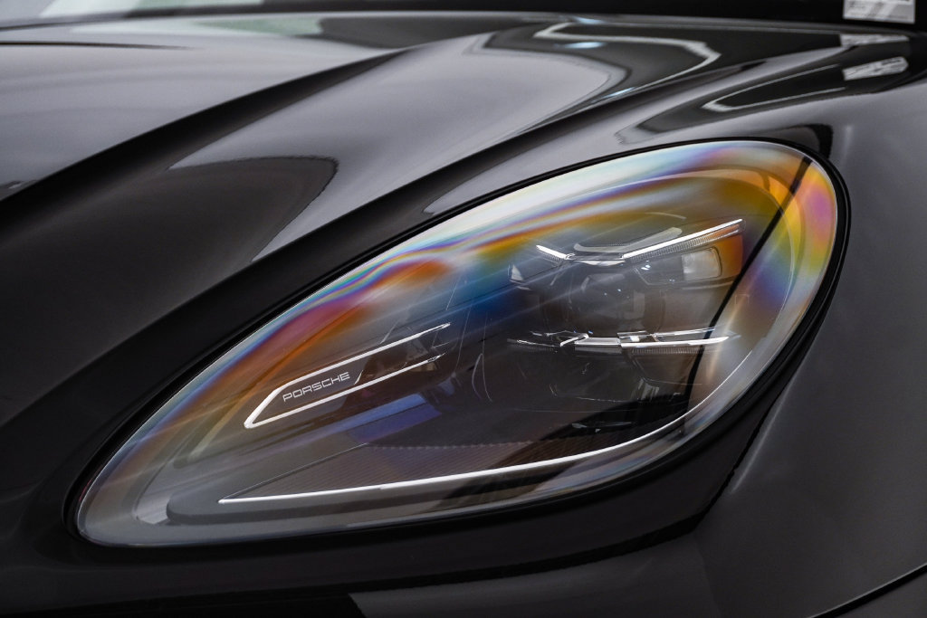 Certified 2026 Porsche Macan AWD/4WD image 7