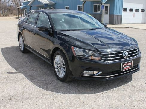 Used 2016 Volkswagen Passat 1.8T SE image 4