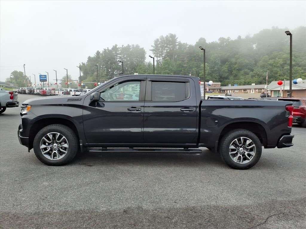 Used 2023 Chevrolet Silverado 1500 RST AWD/4WD image 2