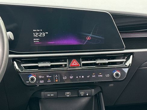Used 2023 Kia Niro EX image 17