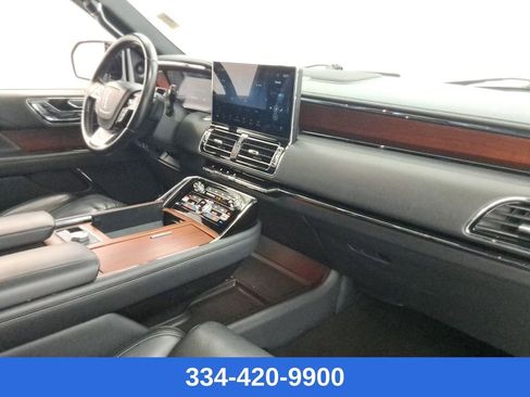 Used 2023 Lincoln Navigator Reserve image 25