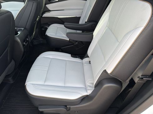 New 2026 Chevrolet Traverse High Country w/ LPO, Floor Liner Package image 25