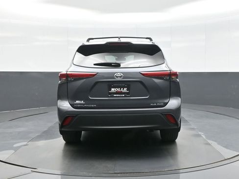 Used 2023 Toyota Highlander XLE AWD/4WD image 6