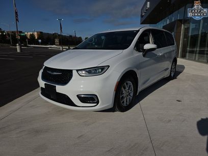Used 2023 Chrysler Pacifica Touring-L