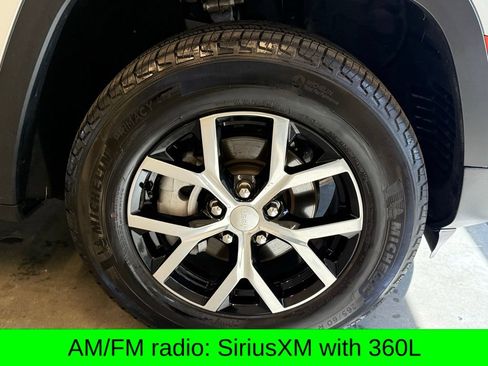 Used 2025 Jeep Grand Cherokee Limited w/ Luxury Tech Group II AWD/4WD image 3