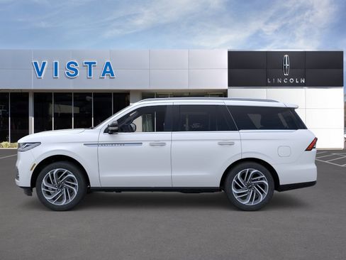 New 2026 Lincoln Navigator Reserve AWD/4WD image 3