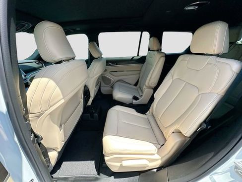 New 2026 Jeep Grand Cherokee L Limited RWD image 17
