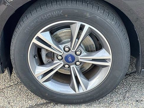 Certified 2018 Ford Focus SE w/ SE Appearance Package image 17