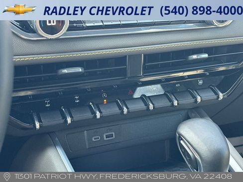 Used 2024 Chevrolet Colorado ZR2 w/ Technology Package AWD/4WD image 13