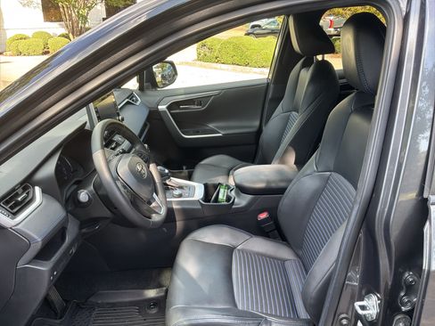 Used 2022 Toyota RAV4 XSE AWD/4WD image 16