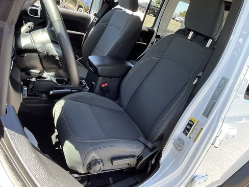 Used 2025 Jeep Wrangler Unlimited Sport AWD/4WD image 17