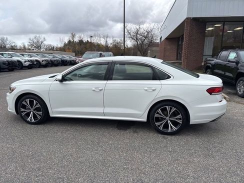 Used 2021 Volkswagen Passat 2.0T SE image 36