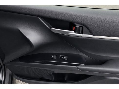 Used 2019 Toyota Camry SE image 25